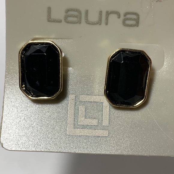 Black studs - Picture 1 of 1